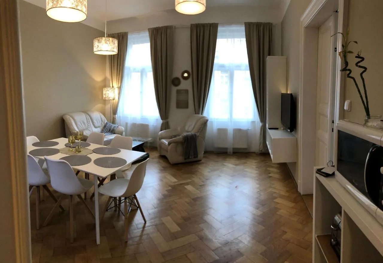 Alfons Apartments Прага Чехия